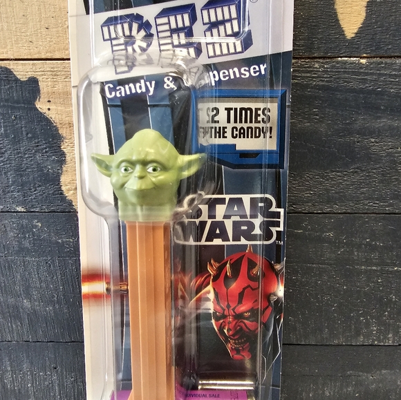 PEZ 2012 Star Wars Yoda character dispenser and candy - Picture 3 of 11